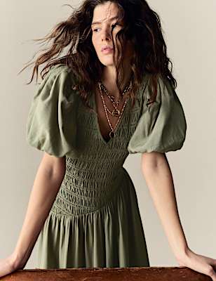 Textured V-Neck Puff Sleeve Midaxi Shirred Dress