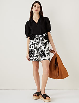 Linen Rich Printed High Waisted Shorts