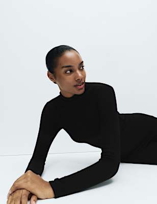Heatgen&trade; Medium Thermal Mock Neck Top