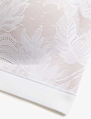 Flexifit&trade; Lace Non Wired Crop Top