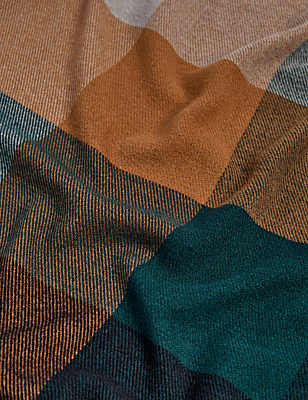 Checked Heatgen&trade; Scarf