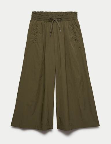 Woven Lightweight Wide Leg Culottes.