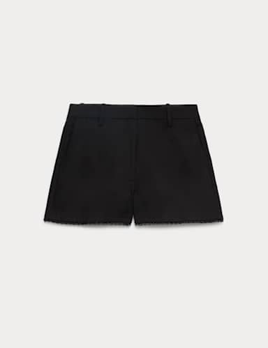 Lyocell Rich Tailored Shorts with Linen.