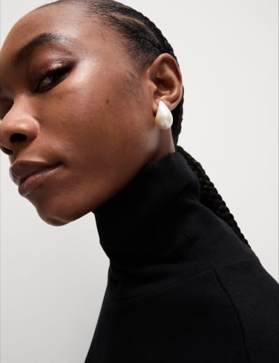 Marks and spencer pearl earrings hotsell