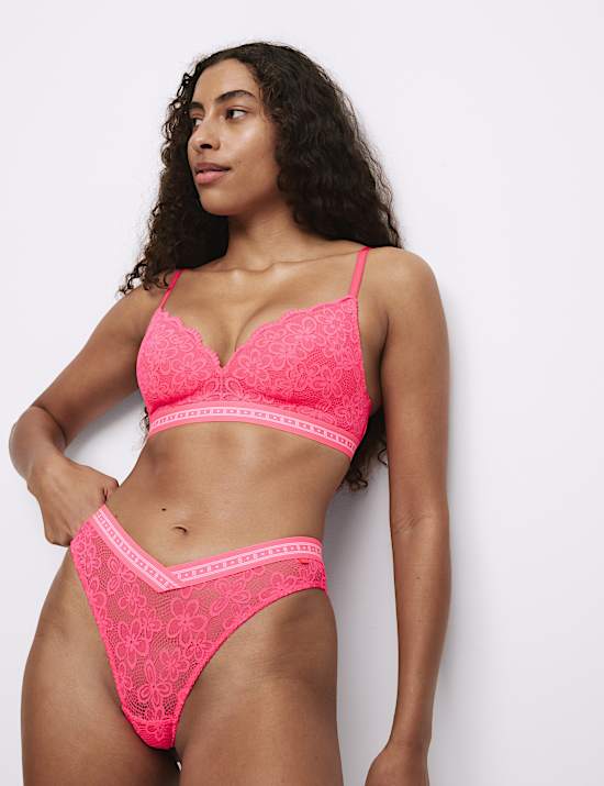 Setje met beugelloze plunge-bh en Cleo-kant, cupmaten A-E