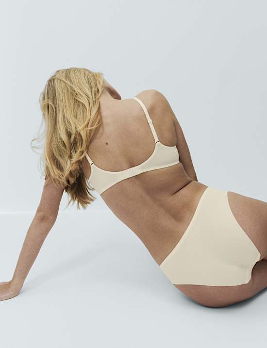 Set Bra Cup Demi Berkawat Body Invisibles&trade; Cup A-E