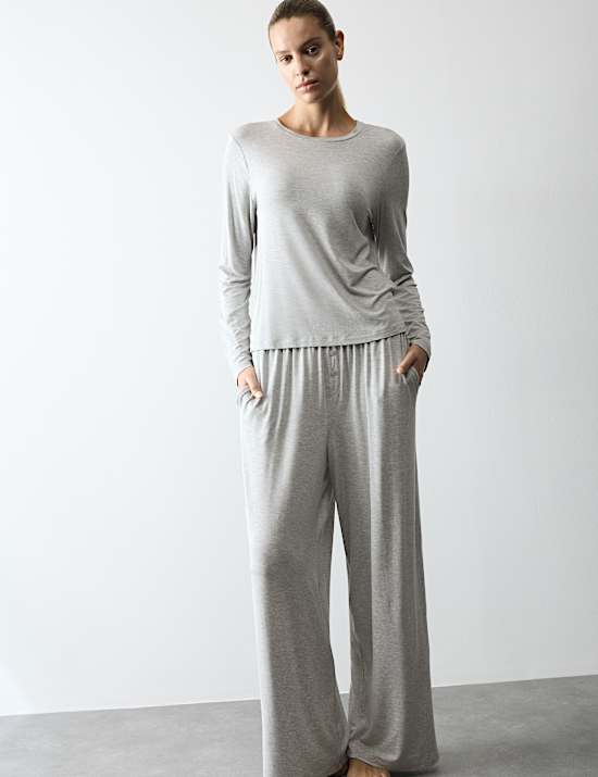 Set aus Langarm-Schlafanzugoberteil und -hose mit hohem Modalanteil