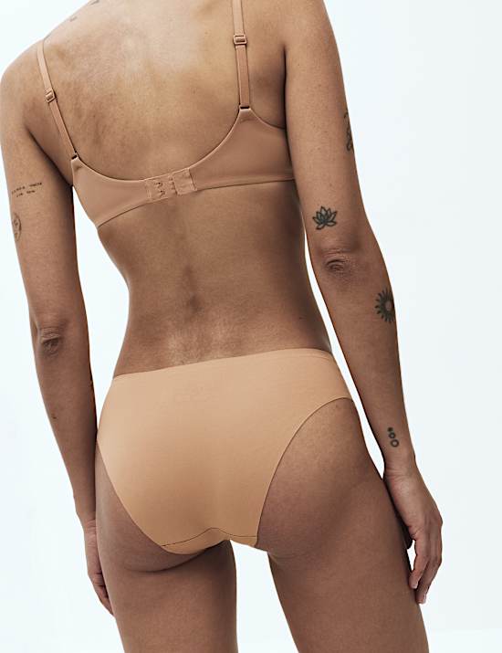 Set Bra Cup Demi Berkawat dengan Bantalan Body Invisibles&trade; Cup F+