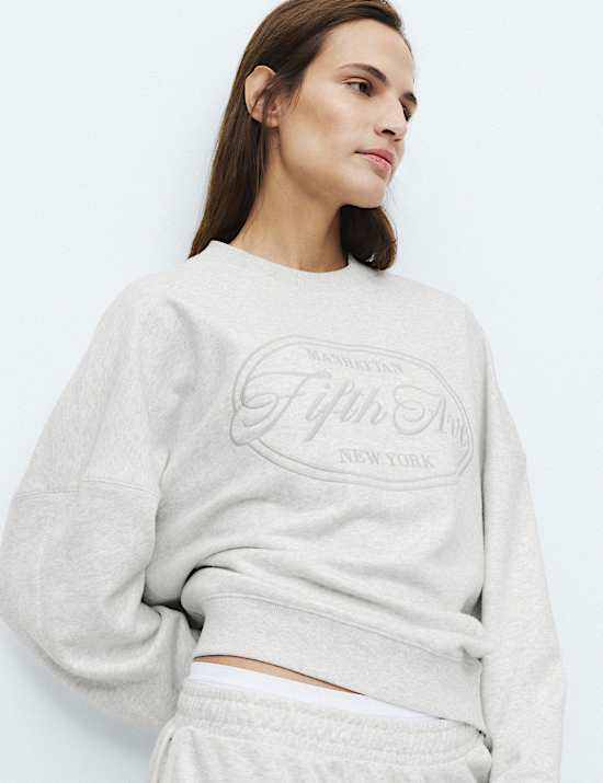 Set met zachte katoenrijke sweater met borduurwerk en broek