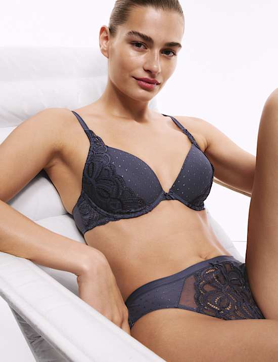 Soutien-gorge plongeant Amelia à armatures et dentelle, bonnets A à E