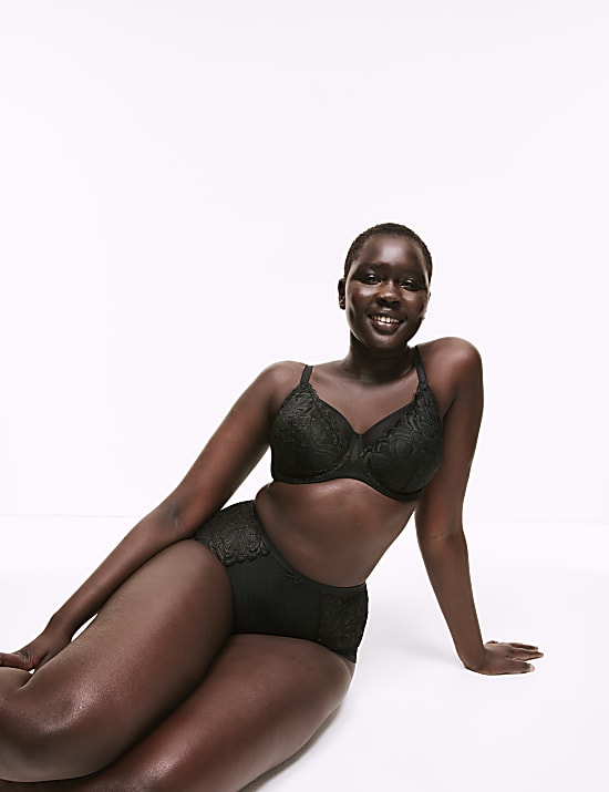 Amelia Vollschalen-BH-Set mit Spitze und Natural Lift™ Technologie im Set (A–E)