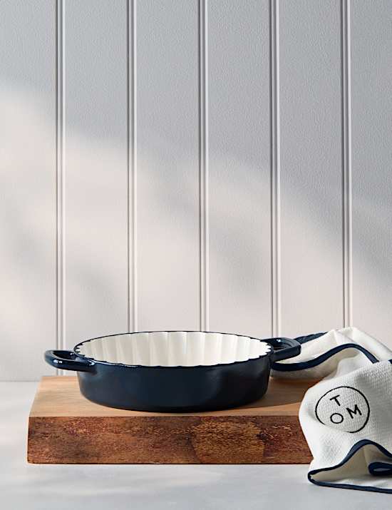 Cast Iron Medium Fluted Pie Dish