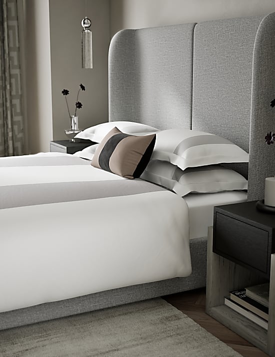 Beddengoed met satijnen panelen