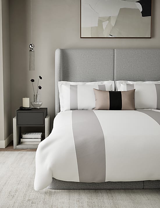 Beddengoed met satijnen panelen