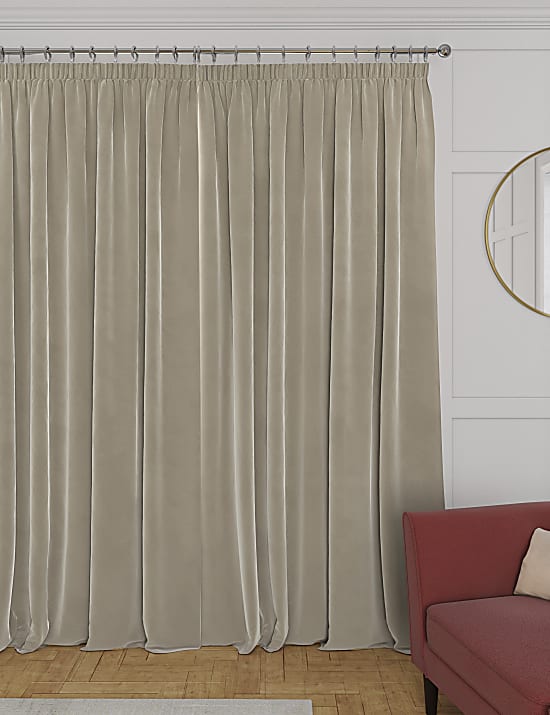 Rideaux en velours &agrave; galon fronceur