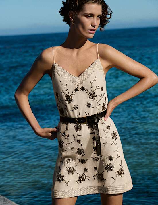 Robe caraco coupe courte 100 % coton &agrave; col en V et ornement