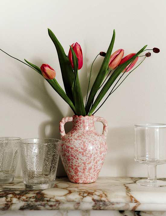 Mały ceramiczny wazon w cętki