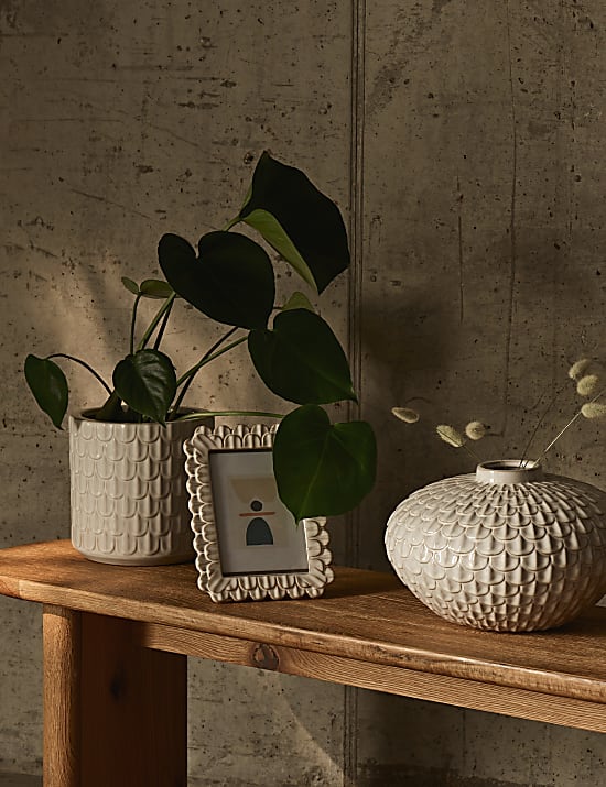 Medium Scalloped Textured Vase