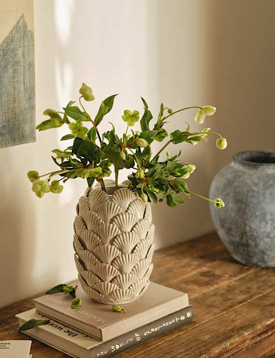 Κεραμικό βάζο μεσαίου μεγέθους με κοχύλια και ανάγλυφη υφή