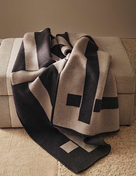 כרבולית Kelly Hoppen Design בדוגמה גיאומטרית