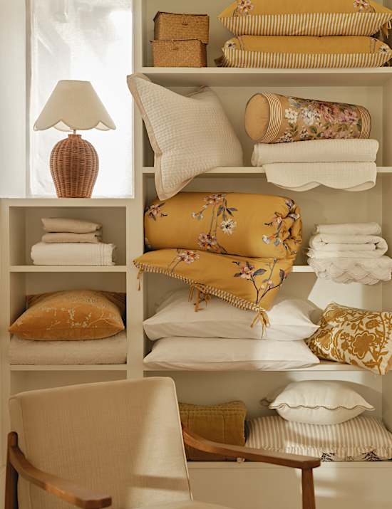 Κεντητό φλοράλ μαξιλάρι-καραμέλα από σύμμεικτο λινό