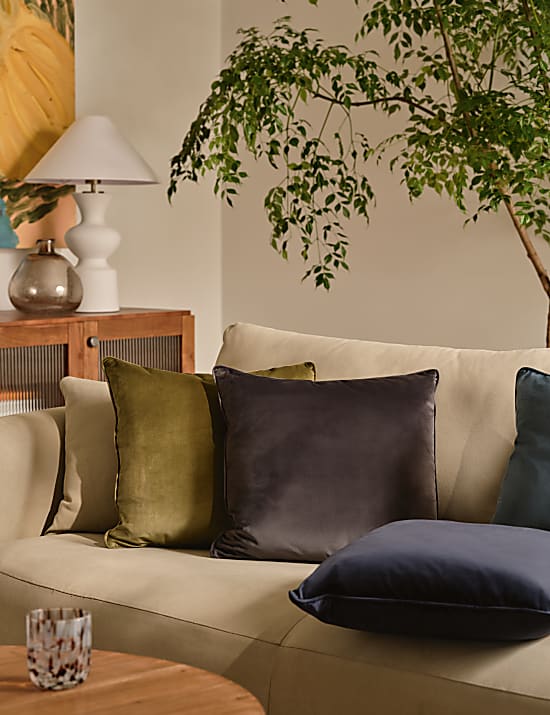 Fluwelen, afgebiesd kussen