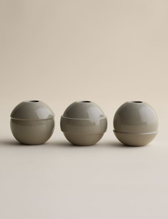 Lot de 3 vases ronds &agrave; motif bourgeons