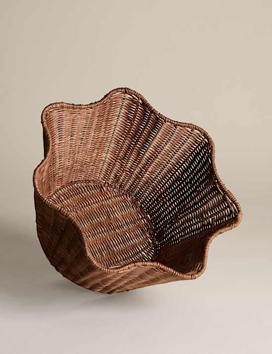 Rotan schaal met schulprand