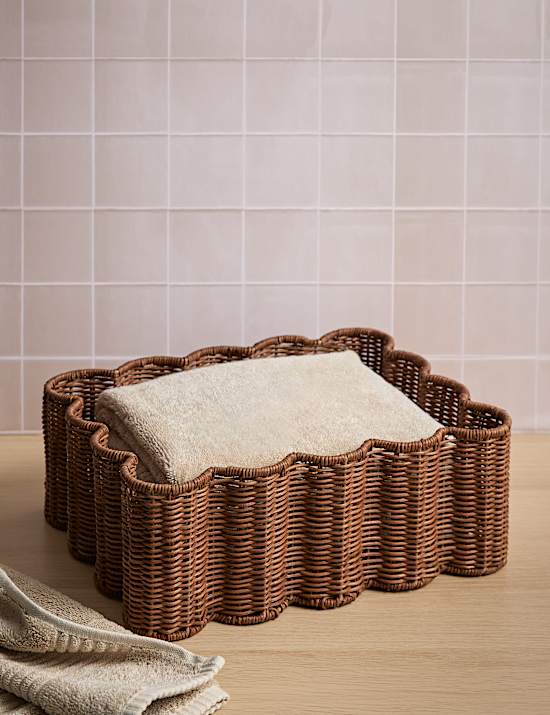 Medium Scalloped Rattan Tray
