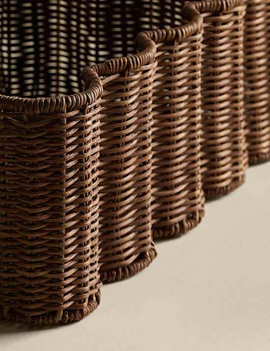 Medium Scalloped Rattan Tray