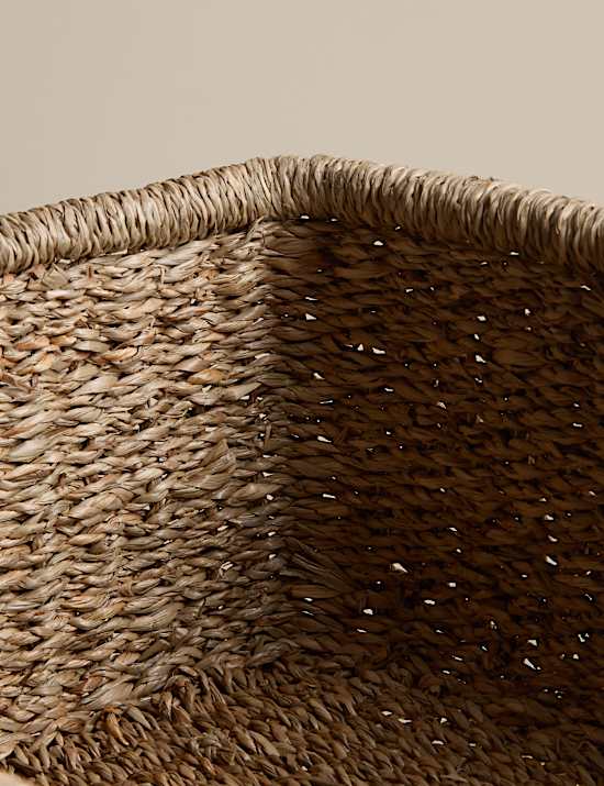 Großer rechteckiger Korb aus Seegras