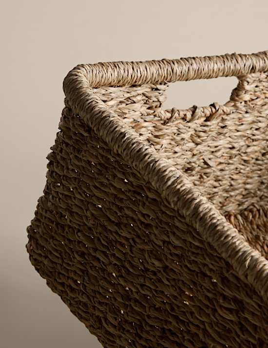 Großer rechteckiger Korb aus Seegras