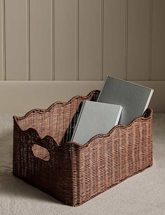 Rechteckiger Rattankorb mit Wellenrand