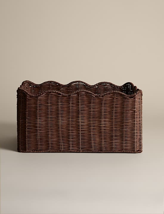 Rechteckiger Rattankorb mit Wellenrand