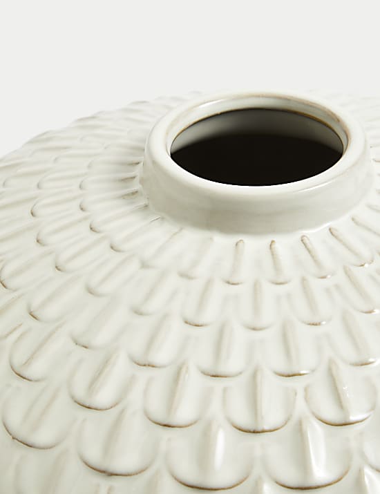 Medium Scalloped Textured Vase