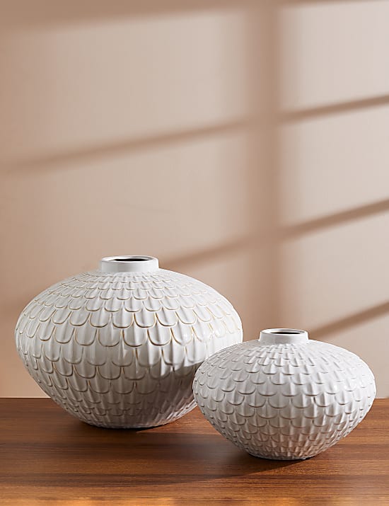 Medium Scalloped Textured Vase
