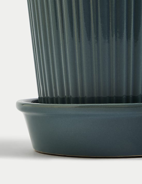 Small Ridged Ceramic Planter with Tray