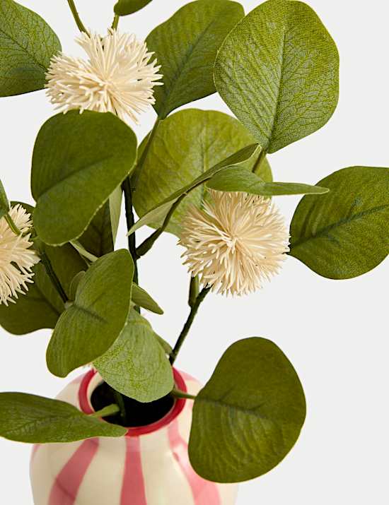 Künstliche Pomponblume in Keramikvase