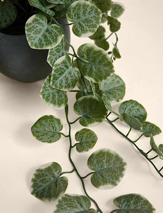 Künstlicher Hänge-Eukalyptus im Keramiktopf