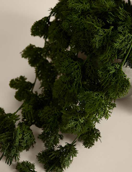 Künstliches Hängemoos im Betontopf