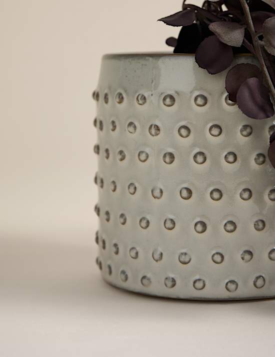 Künstliche Leuchterblume im Keramiktopf