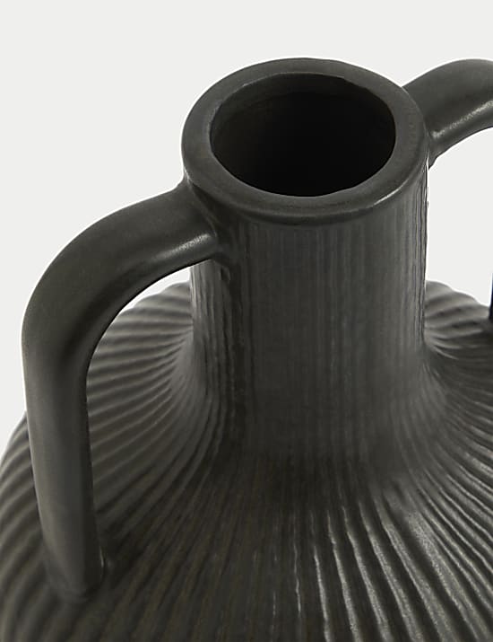 Κεραμική κανάτα με ραβδώσεις