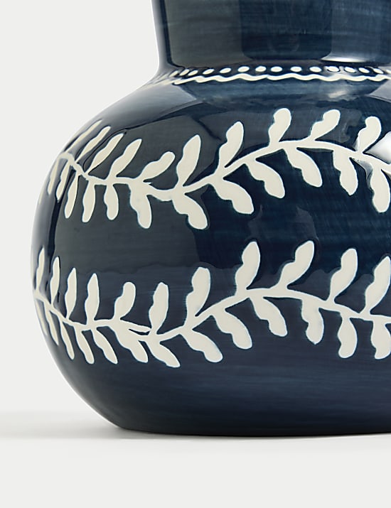 Vase en c&eacute;ramique &agrave; motif fleuri