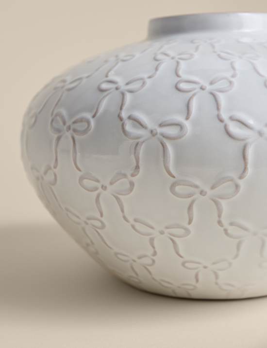 אגרטל מעוגל בדוגמת פפיונים