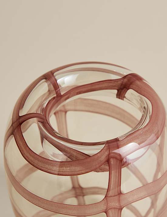 Kleine Glasvase mit Karomuster