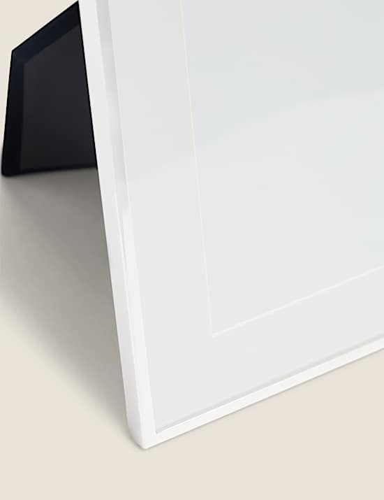 Κομψή κορνίζα 20 x 25 εκ.