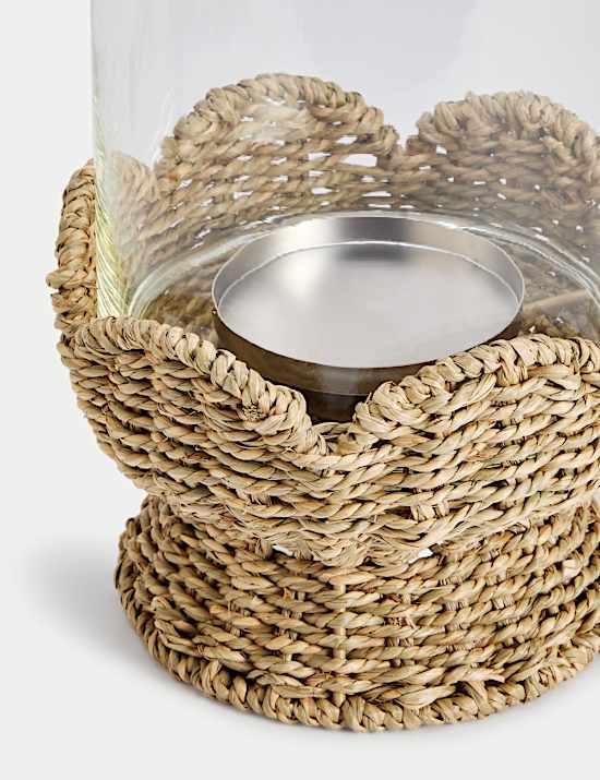 Laterne aus Seegras mit Muschelrand