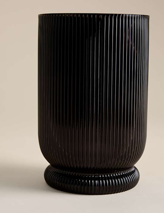 Świecznik wiatrochronny z prążkowanego szkła