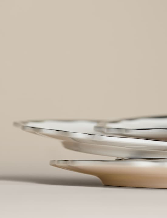 סט 4 צלחות מלמין קטנות עם שוליים מעוצבים ודוגמאות מפחידות