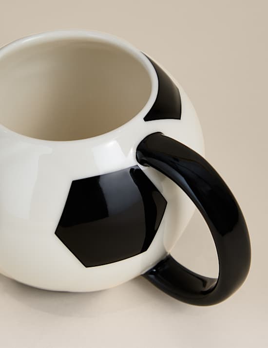 Taza con diseño de fútbol